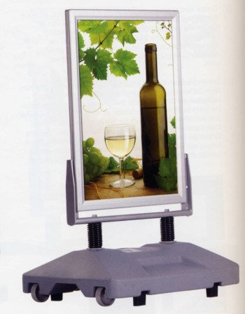 photo stop trottoir avec affiche imprimée